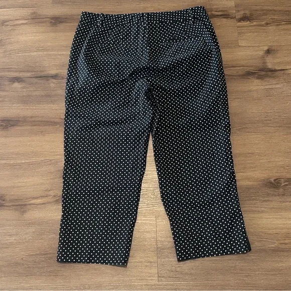 Talbots Perfect Skimmer Pants in Black with White Polka Dots. Size 8 - Picture 5 of 5
